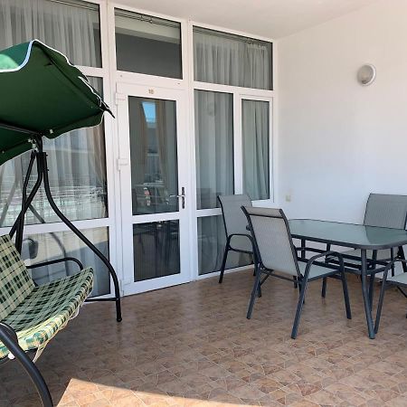 Town-House Golden Bugaz Lägenhet Karolino-Buhaz Exteriör bild