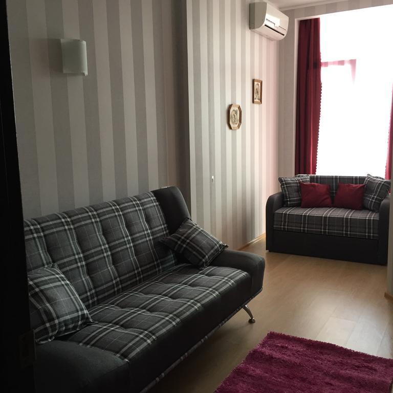 Town-House Golden Bugaz Lägenhet Karolino-Buhaz Exteriör bild