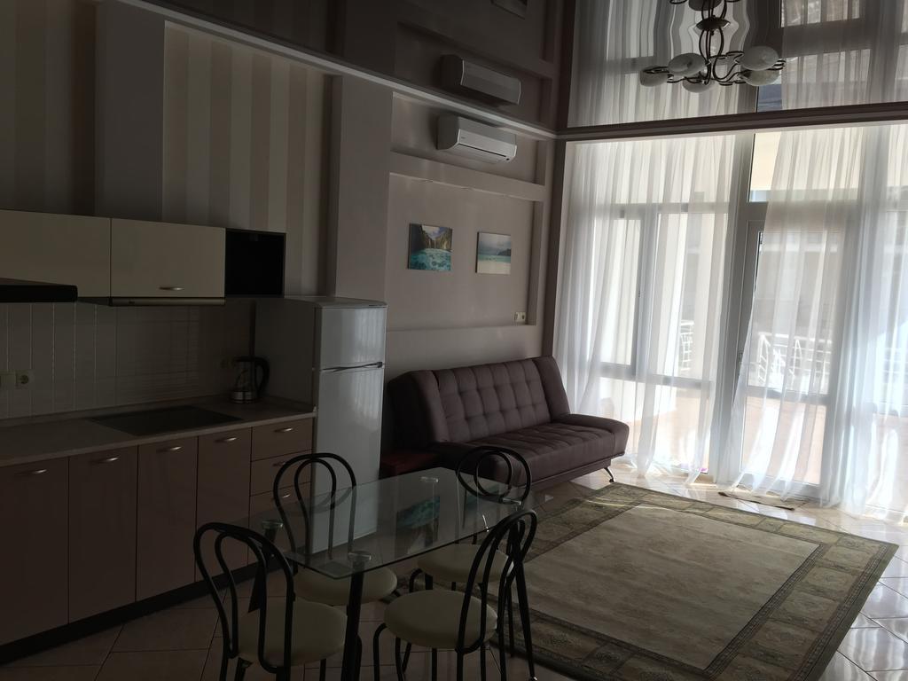 Town-House Golden Bugaz Lägenhet Karolino-Buhaz Exteriör bild