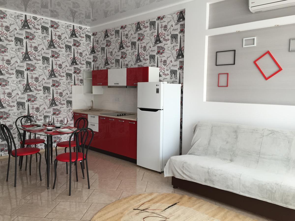Town-House Golden Bugaz Lägenhet Karolino-Buhaz Exteriör bild